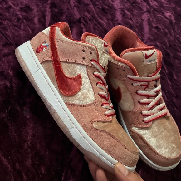 nike sb dunk low strangelove skateboard